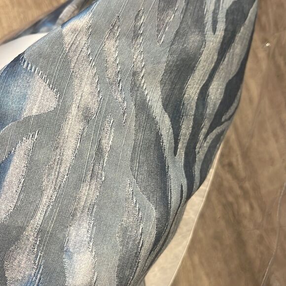 Hotel Collection

Wavelet Duvet Cover. queen. - Picture 5 of 5